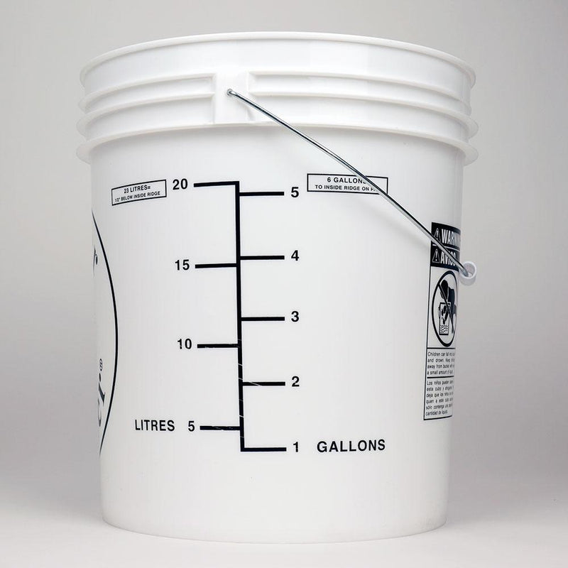 7.9 gallon food grade plastic fermentation bucket with volume graduations